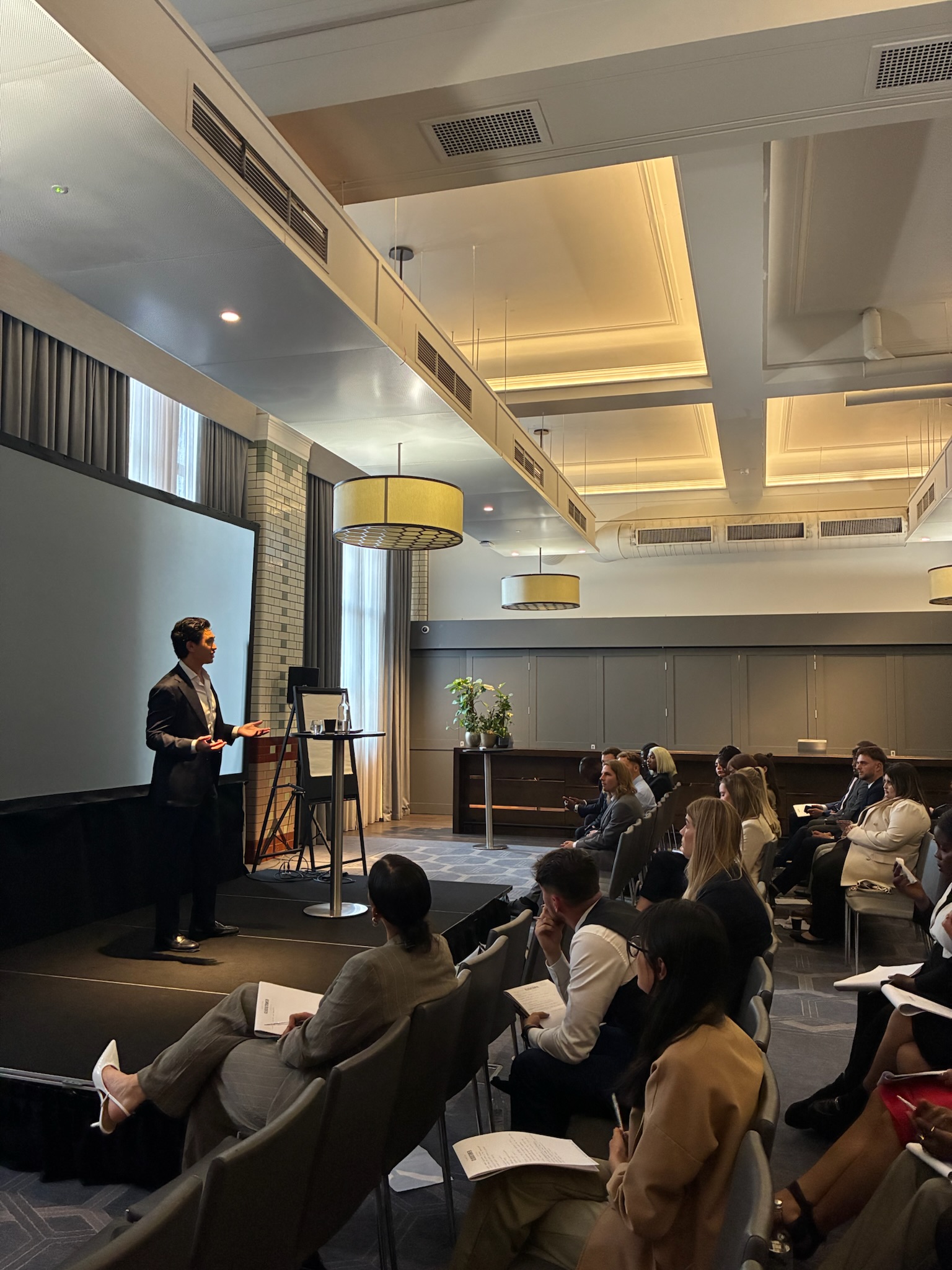 1EEE51C7-FE60-49E8-B8C7-4ACCF8599708